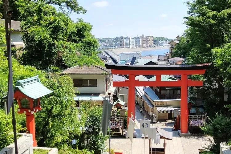 第9話で結束バンドが訪れる江の島の神社 — 江島神社(中津宮) - メインビュー 1