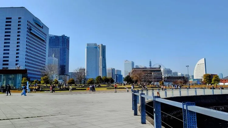 平匡とみくりが待ち合わせた海沿いの公園 - メインビュー 4