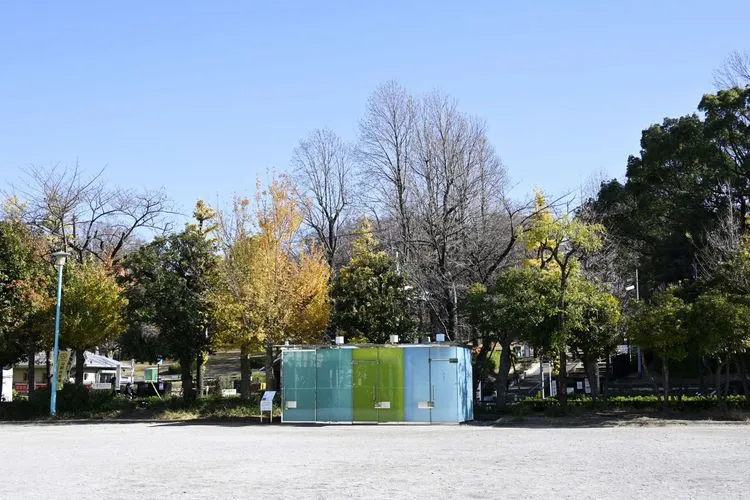 平山（役所広司）が清掃に訪れる公園のトイレ - メインビュー 2