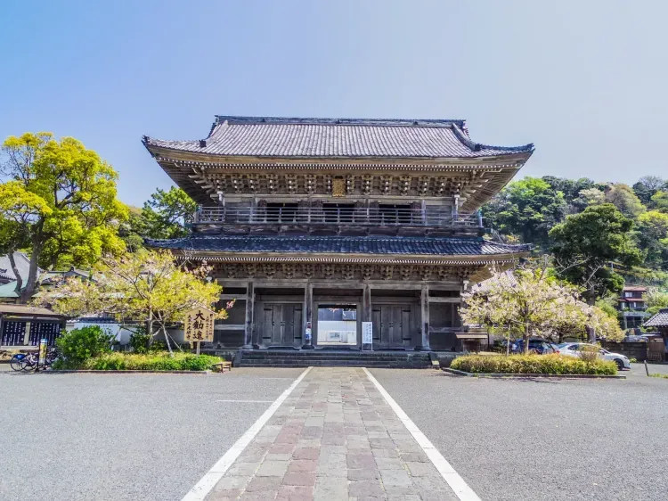 和平（中井貴一）が大橋秀子（美保純）から声をかけられたフリマ会場の寺 — 光明寺 - メインビュー 1