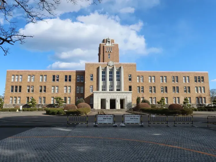 乃木が面接を受けた赤じゅうたんの部屋・瞬の警察署外観 — 茨城県庁三の丸庁舎 - メインビュー 1