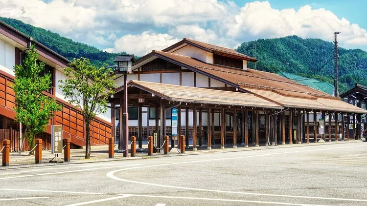 瀧と司・奥寺先輩が三葉を探して降り立った駅 — 飛騨古川駅 - メインビュー 2