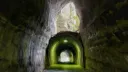 崩落事故の現場として描かれる二階建てトンネル — 養老渓谷 二階建てトンネル