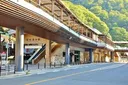 鈴原トウジと相田ケンスケが碇シンジを見送りに来た場面 — 箱根湯本駅