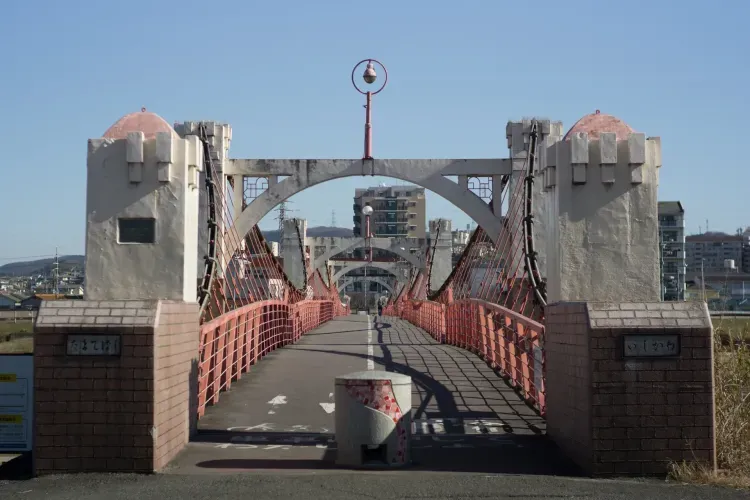 若き喜久雄らが舞を稽古する石川の吊橋 — 玉手橋 - 現地撮影写真 1