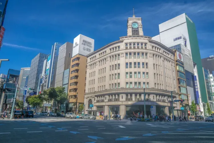 ゴジラが戦後の銀座を襲撃する場面に登場する時計塔 — 和光本店 - 現地撮影写真 2