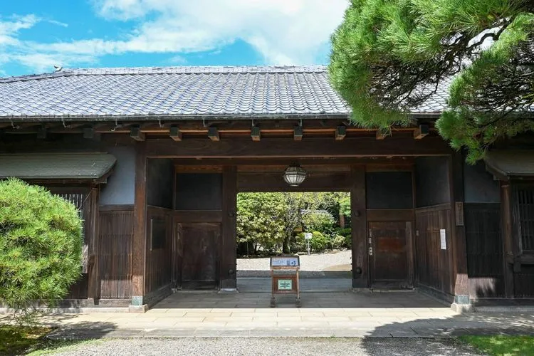 数子(戸田恵梨香)が接近する思想家・安永正隆の邸宅 — 遠山記念館 - 現地撮影写真 1