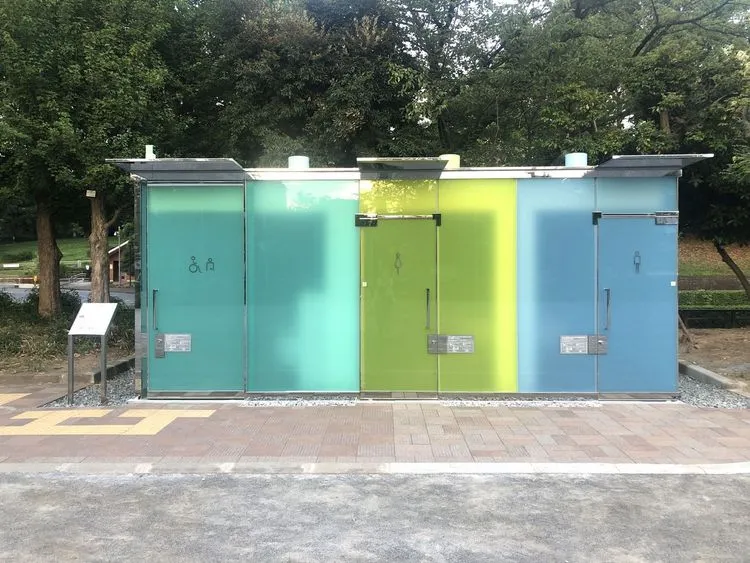 平山（役所広司）が清掃に訪れる公園のトイレ - 現地撮影写真 1