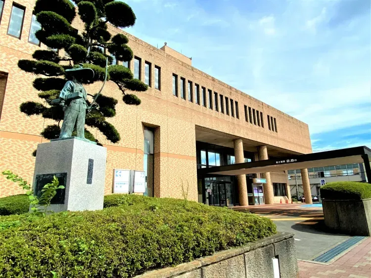 秦野小夜子が相談員を務める市役所 — 伊勢原市役所 - 現地撮影写真 1