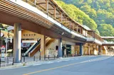 鈴原トウジと相田ケンスケが碇シンジを見送りに来た場面 — 箱根湯本駅