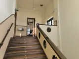 「うさぎとかめ」の像で知られる階段 — 豊郷小学校旧校舎群（うさぎとかめの階段）