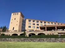 カンナがタイムスリップして時を確かめるホテル — フルーツパーク富士屋ホテル