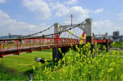 若き喜久雄らが舞を稽古する石川の吊橋 — 玉手橋 - 写真 2