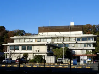 長倉和平が観光課職員として勤務する市役所 — 鎌倉市役所 - 写真 2