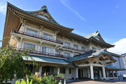 架空の劇場「日乃本座」として何度も登場する旧琵琶湖ホテル本館 — びわ湖大津館 - 写真 2