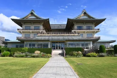 架空の劇場「日乃本座」として何度も登場する旧琵琶湖ホテル本館 — びわ湖大津館 - 写真 3