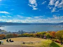 麦野湊（黒川想矢）と星川依里（柊木陽太）が遊んだ諏訪湖を見下ろす高台の公園 — 立石公園