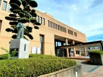 秦野小夜子が相談員を務める市役所 — 伊勢原市役所