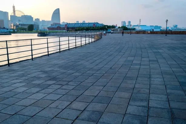 平匡とみくりが待ち合わせた海沿いの公園 - 写真 2