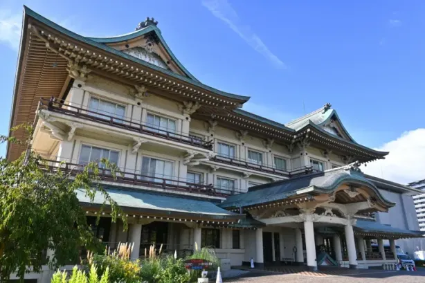 架空の劇場「日乃本座」として何度も登場する旧琵琶湖ホテル本館 — びわ湖大津館 - 写真 2